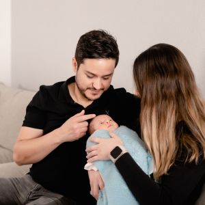 Meine Tochter Manuela und ihr Partner Philipp mit unserem ersten Enkelkind, der kleinen Olivia